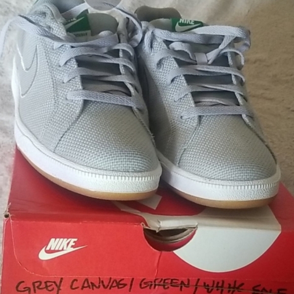 Sneakers - Picture 5 of 5